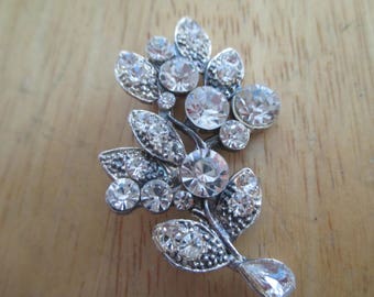 Vintage costume jewelry / rhinestone brooch