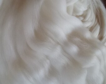 Wool / polyester combed tops is very soft