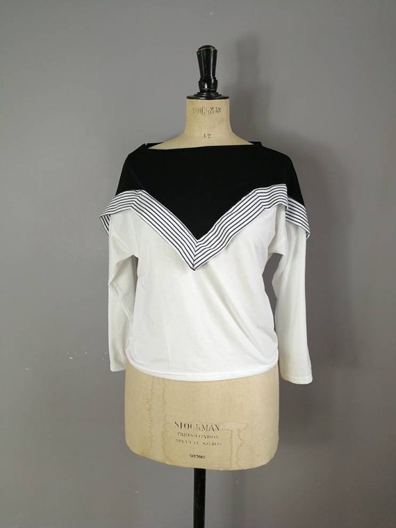 80s batwing top / black and white batwing t-shirt top / minimalist vintage / 80s womens top / nautical top / 1980s / size 10-14