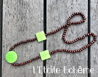 Necklace made of wood with iridescent green medallions