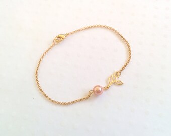 Leaf bracelet, gold bracelet, pearl bracelet, charm bracelet, leaf charm, chain bracelet, cute bracelet, friendship bracelet, gold chain