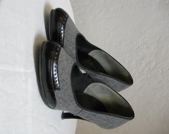 On Sale! 1950's "Bellecraft" Grey and Black Spectator Pumps / Size: 5 1/2