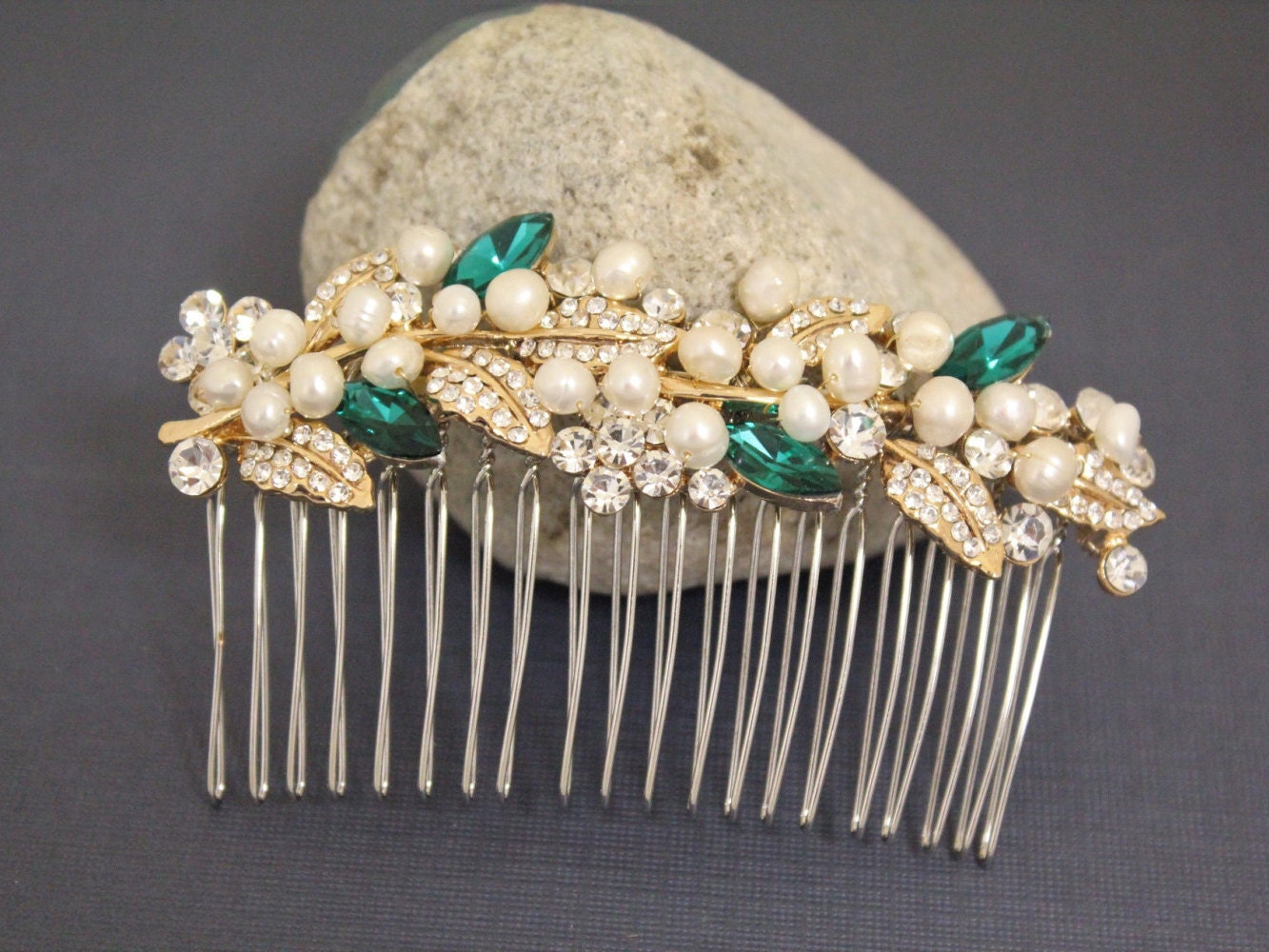 Rhinestone hair accessoriesEmerald crystal bridal combGold Rhinestone hair accessoriesEmerald crystal bridal combGold
