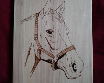 Wooden reversible choppingboard with a pyrography horse on the front