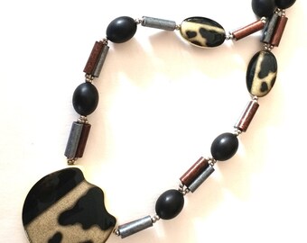 Vintage Cowhide design ceramic necklace