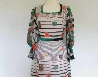 Vintage maxi dress 1970's Cotton Floral Maxi Dress Small