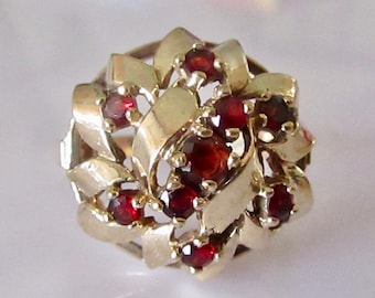 Large 9ct Gold Garnet 3D Cluster Ring