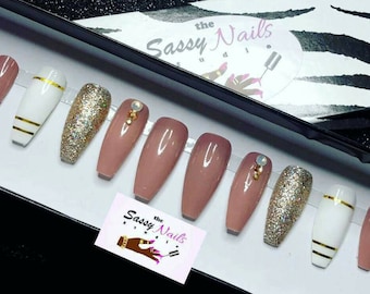 Sassy But Oh So Classy: Available in any shape or color | press on nails |glue on nails |false nails | fake nails | custom nails | gel nails