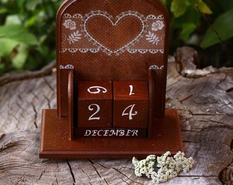 Desk calendar Woman Rustic Desk accessory Women Perpetual calendar Beauty Gift Mom Wooden calendar Cute desk Accessory Wood Block Calendar