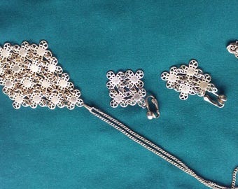 Vintage Sarah Coventry Necklace & Earring Set