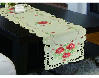 Red rose table runner