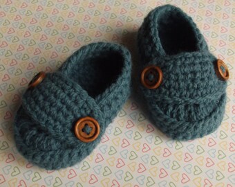 Mocassini blu; maglia bambino scarpe, pattini di bambino ragazzo, stivaletti blu denim, mocassini pulsante baby; 0-3mth formato pronto per la spedizione, venditore uk