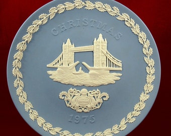 Vintage Wedgwood Jasperware Christmas Plate 1975 Tower Bridge 01122