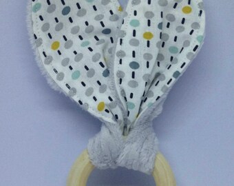 Rattle "Bunny" to ease the pain with sweetness!