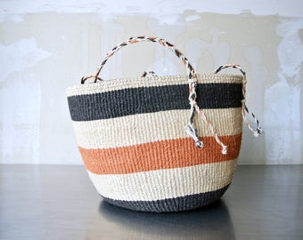 Large Vintage Raffia Bucket Bag - Hand Woven Bag - Tribal Bucket Bag - Vintage Straw Bag - Beach Bag - Tote - Boho - African Bucket Bag