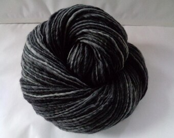 Handspun yarn, handspun merino yarn, worsted yarn, felting yarn, single yarn, crocheting yarn, SLATE, 3.5oz/194yds, 100g/175m, 100% wool