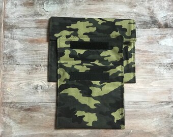 Camo reusable sandwich and snack bag set.