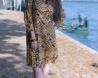Vintage dress of the 70's printed graphic