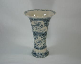 Beautiful Porcelain Blue and White Bird Vase
