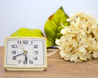 Westclox Alarm Clock, Old Clock, Clock, Beige Decor, Alarm Clock, Vintage Clock, Vintage Alarm Clock, Retro Clock, Retro Alarm Clock
