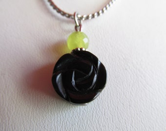 3964 - Pendant, Black Flower, Péridot