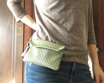 Vintage 1970s Pea Green Faux Leather Fanny Pack Hip Purse