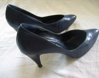 Captivators Women's Blue Dress Shoes, Pointed Toe Pumps, Size 8 1/2B, 3" Heel, Made in Spain
