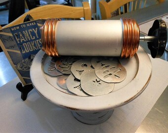 Vintage Mirro Cookie Press, with recipe booklet, reduced