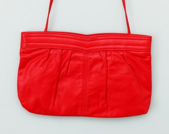Red leather 1980s purse with pleated front