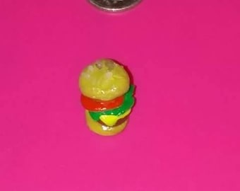 Deluxe Cheeseburger /w Lettuce, Tomato