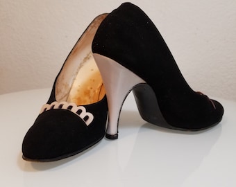 FREE SHIPPING 1950 Suede Heels