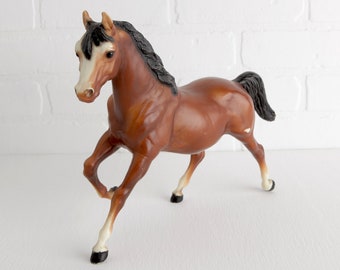 Vintage Breyer 1970s Bay Running Mare, Traditional Sized Breyer Model Horse Figurines