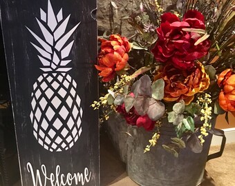 Welcome sign with pineapple, the symbol for southern hospitality