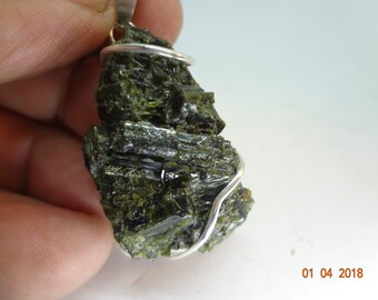 GREEN TOURMALINE Rough pendant in sterling silver 925 - FREE Shipping