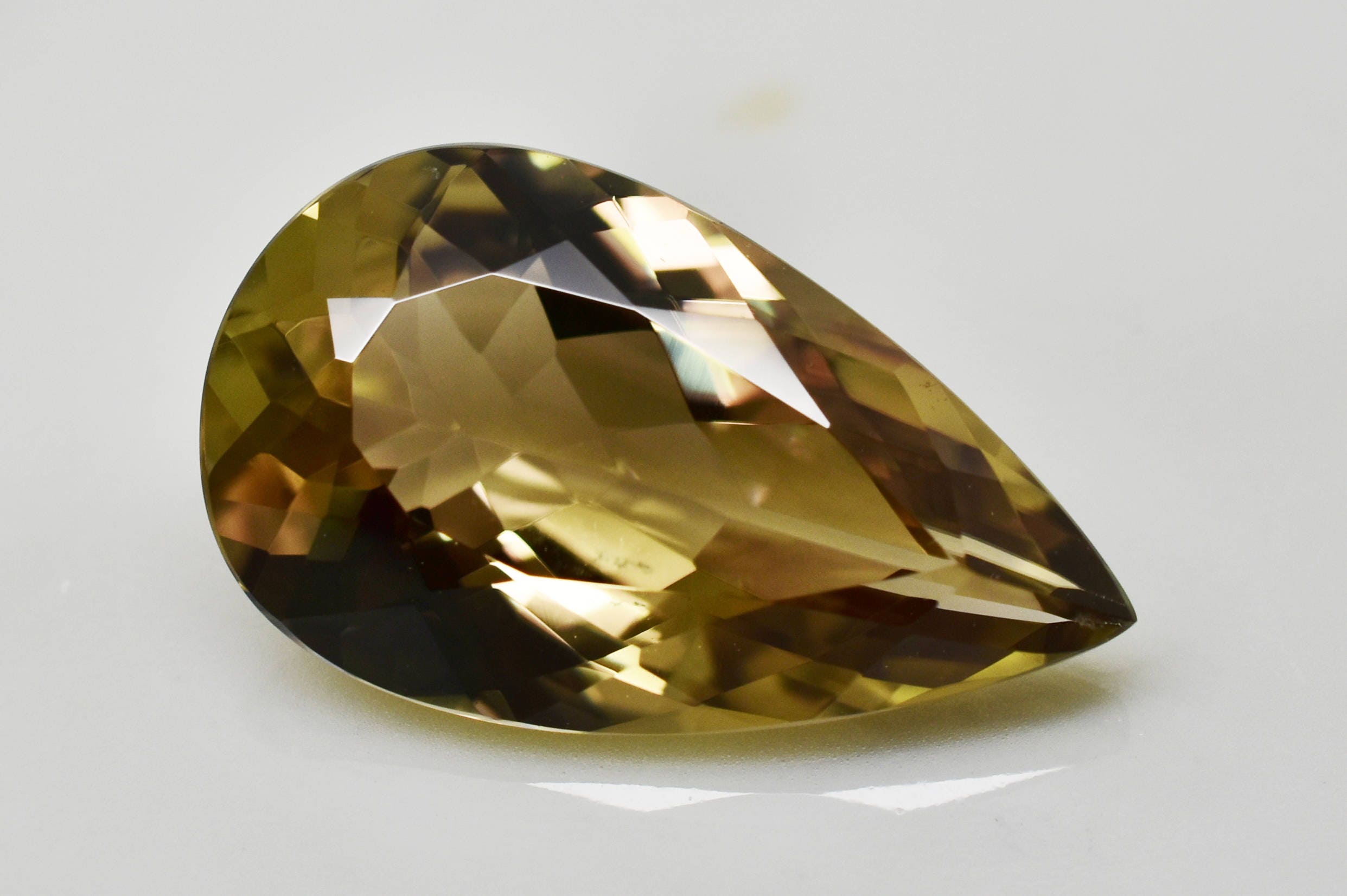 4.80 Ct. Natural Zultanite Loose Gem Gemstone 15.5x9.5mm