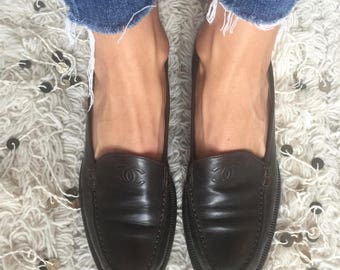 Vintage CHANEL CC Logo Dk Brown Leather Loafers Flats Driving Shoes Smoking Slippers Ballet Flat 38.5 us 7.5 - 8
