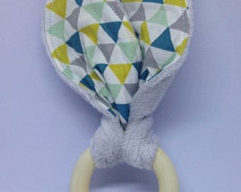 Rattle "Bunny" to ease the pain with sweetness!