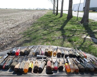 Lot Assorted Sizes Screwdrivers Flat Phillips Vintage Tool Folk Art Sign Set