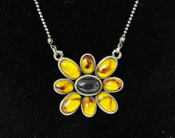 Vintage faux amber necklace with flower center