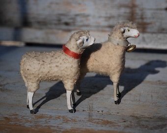 2 Sheep Antique from the turn of the century with damage-need for repair