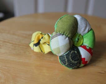 Green/yellow cotton mini pincushion wristlet,patchwork mini pincushion wristlet,green mini pincushion,pincushion wristlet,