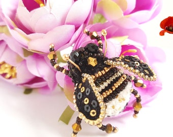 Gold bee brooch Bumble bee brooch Bee pin - embroidered brooch Bee brooch, bumblebee pin, Honey bee brooch, brooch insect bumblebee brooch