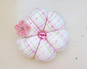 Fabric pincushion, sewing pincushion, quiliting pincushion, quilter's gift, ready to ship, hand sewing, needle holder, pincushion for sale