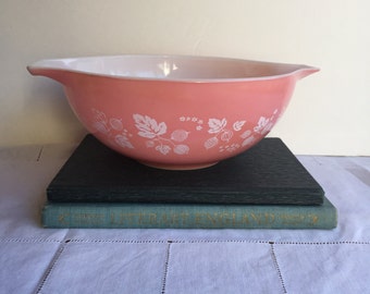 Pyrex Pink Gooseberry Cinderella Mixing Bowl 1 1/2 Quart 442