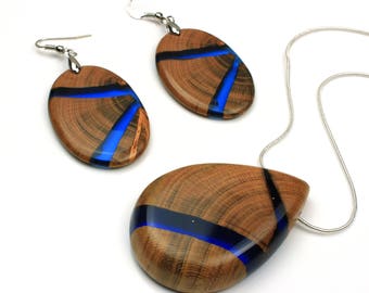 Set of wood resin earrings and necklace, Blue resin jewelry set, Blue resin necklace, Blue resin earrings, Wood resin earrings necklace
