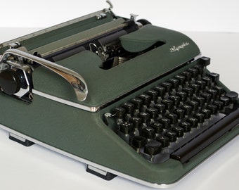 Typewriter OLYMPIA SM 3 - working typewriter with case