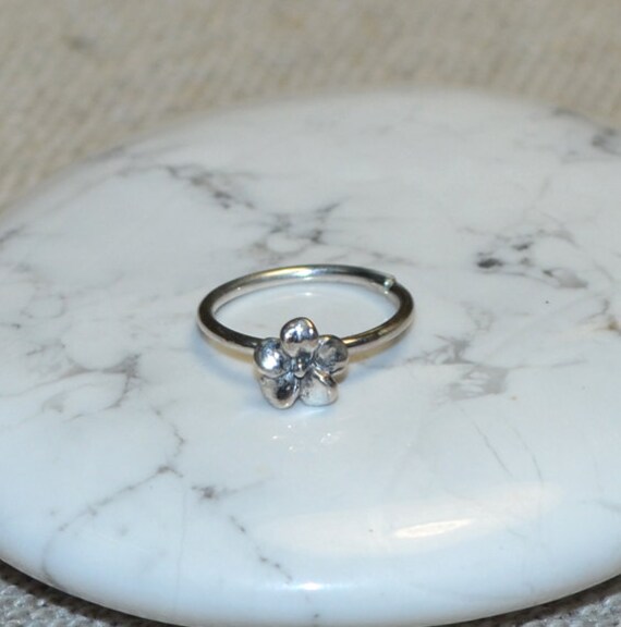Flower Nose Ring - Silver Nose Hoop - Rook Piercing - Cartilage Earring - Tragus Earring - Daith Ring - Helix Hoop - Nose Piercing 20g