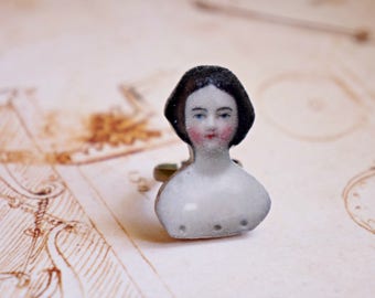 Doll face ring, Doll lover gift, Statement ring, Kitsch ring, Face ring, Doll ring, Kitsch jewelry, Doll jewelry, Doll head ring