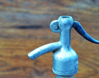 Old Seltzer bottle with Aluminiumdop