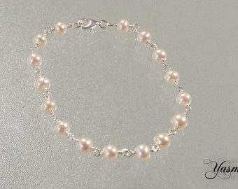 Shimmering freshwater cultured pearl